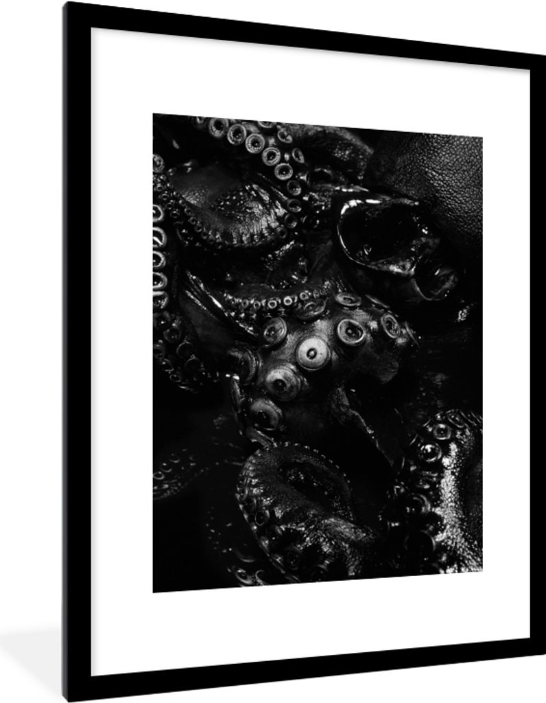 MuchoWow MuchoWow Gerahmtes Poster Nahaufnahme Oktopus auf schwarzem Hintergrund in schwarz und weiß 60x80 cm - Poster mit zchwarzem Bilderrah...