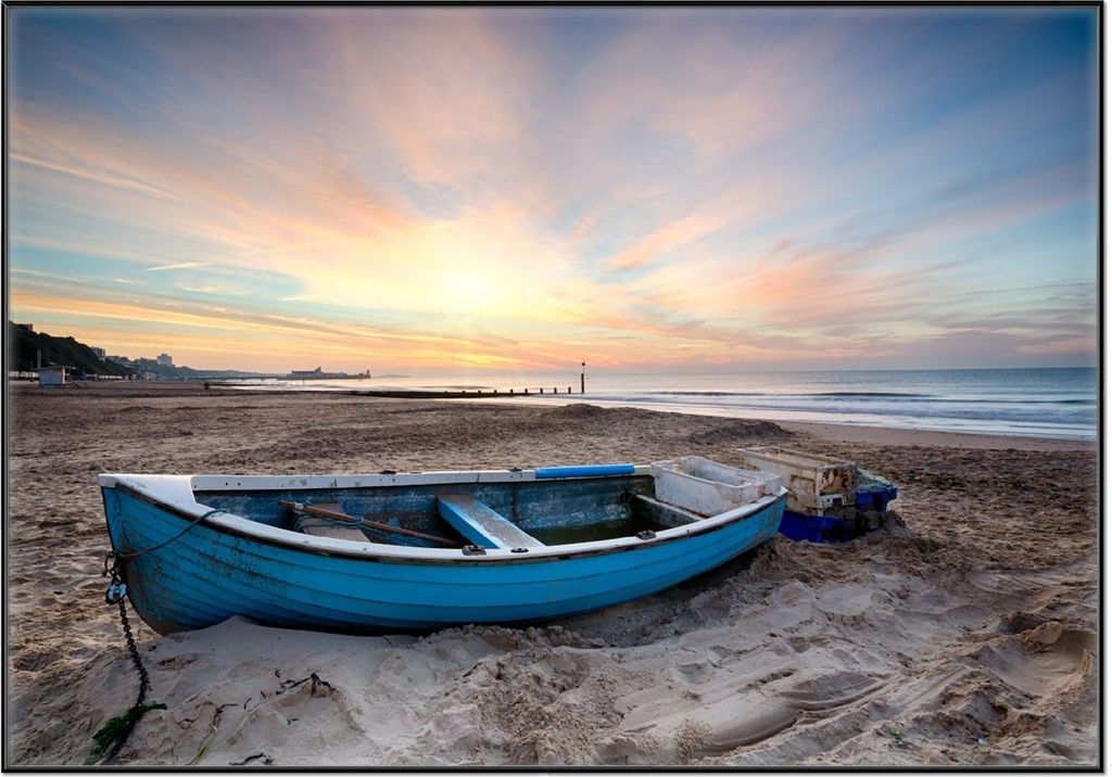 Wallario Wandbild Fischerboot am Strand bei Produktbild 