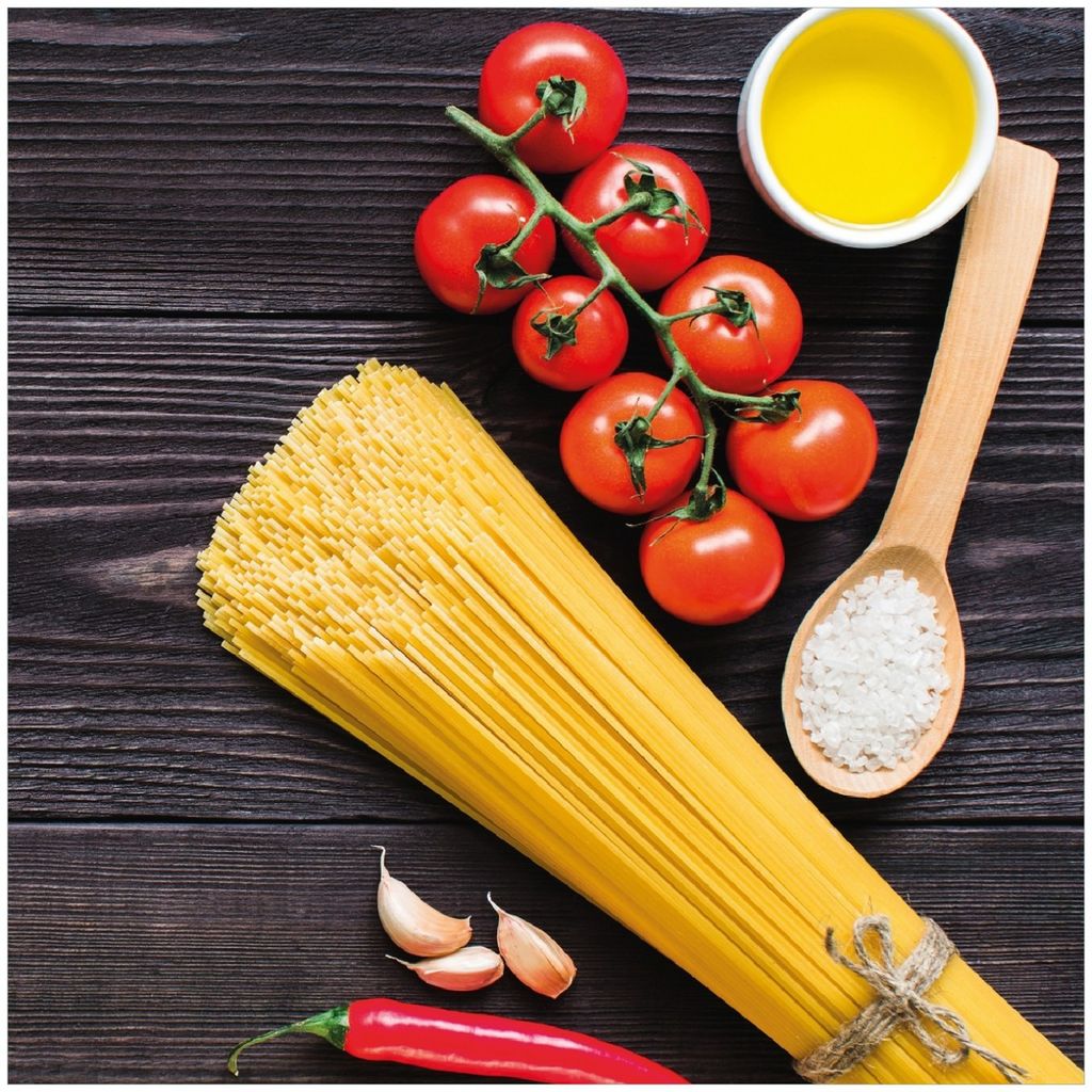 Wallario Memoboard Magnettafel aus Glas, Größe 50 x 50 cm, Motiv Italienisches Menü mit Spaghetti, Tomaten, Salz und Chilischoten