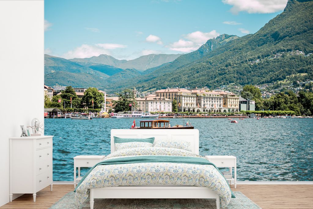 MuchoWow Fototapete für Wohnzimmer oder Schlafzimmer Wandtapete Vinyl Motivtapete Boot - Comer See - Italien - 525x350 cm - Das Hintergrundbild