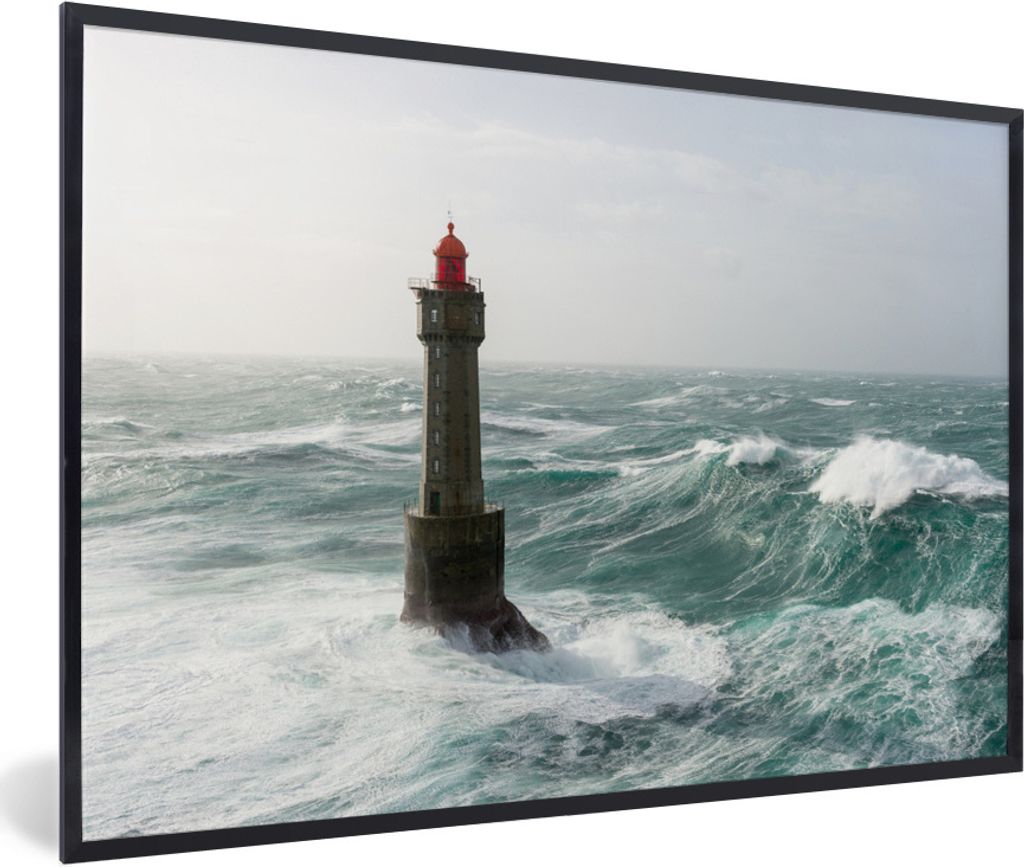 MuchoWow Gerahmtes Poster Der französische Leuchtturm von La Jument zwischen den Wellen 90x60 cm - Poster mit Schwarzem Bilderrahmen Wandposter ...