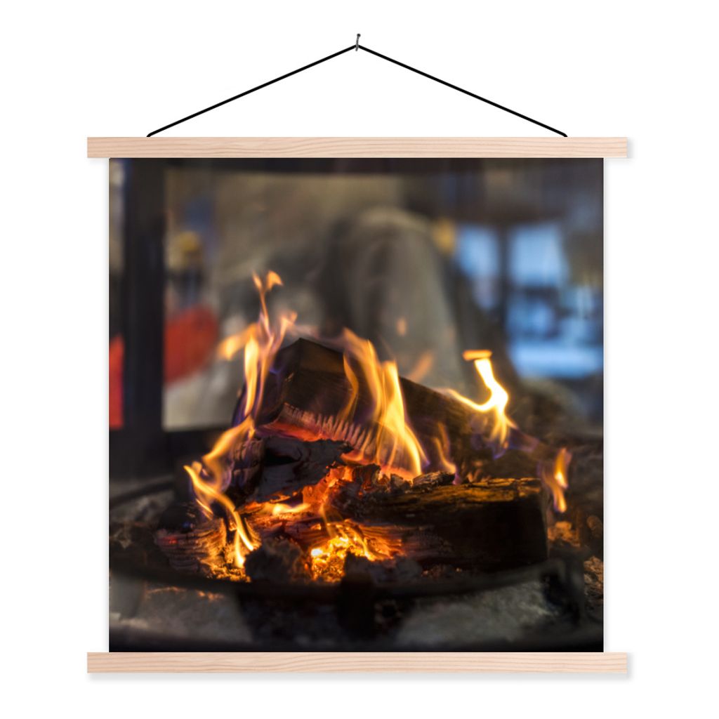 MuchoWow Textilposter Ein brennender Kamin 60x60 cm mit holzfarbenen Rahmen - Wanddekoration