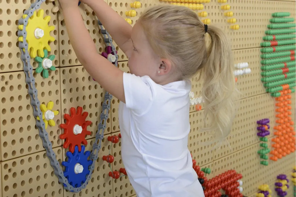 Jeu de construction mural à engrenages et chaînes pour enfant 79 pcs