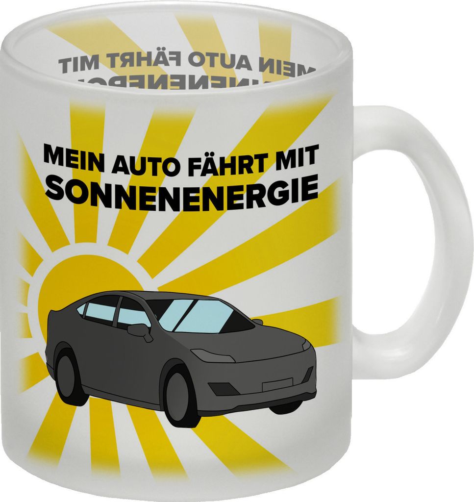 Mein Auto fährt mit Sonnenenergie Glas Tasse in Schwarz