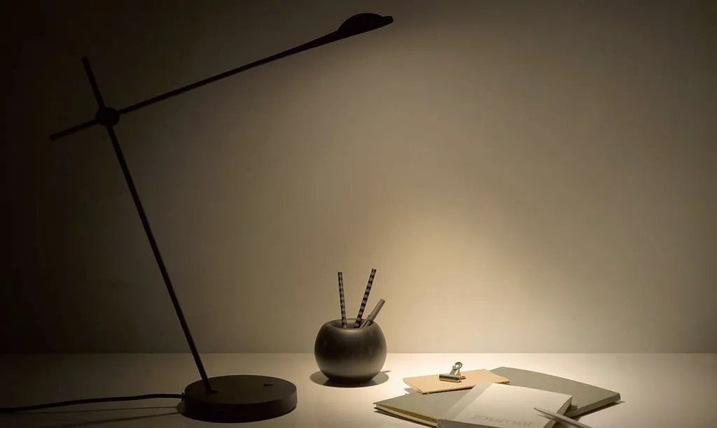 Lampe de bureau LED Philips Ledino noire pour bureau d'architecte ou PC