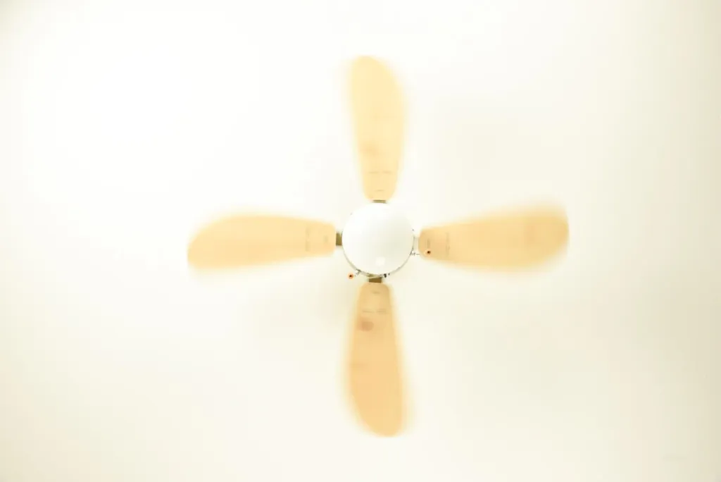 Ventilateur de plafond 105 cm : stop à la chaleur avec le modèle Classic