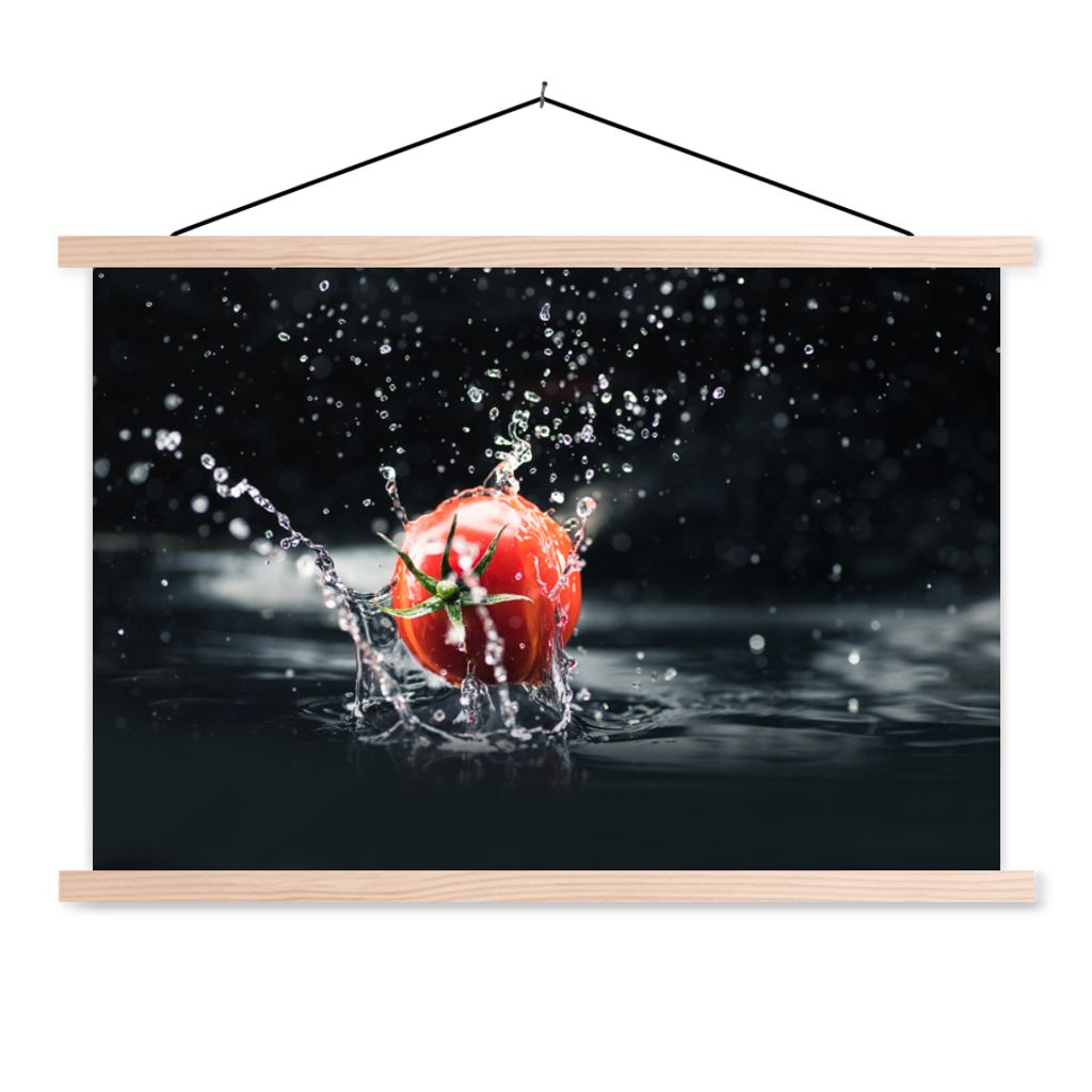 MuchoWow Textilposter Tomate - Gemüse - Stilleben - Wasser - Rot 60x40 cm mit holzfarbenen Rahmen - Bilder