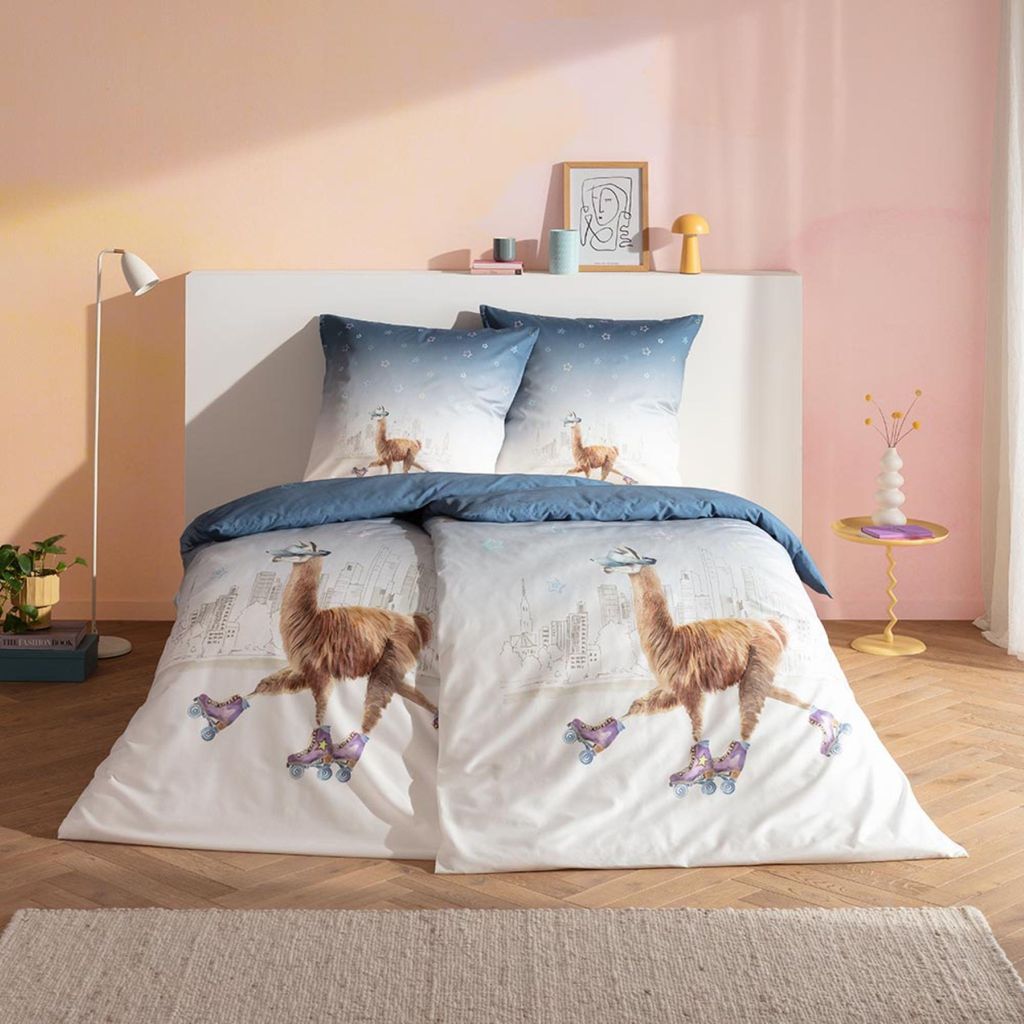 Estella Mako-Satin Bettwäsche 135x200 City Lama Sterne blau Produktbild 