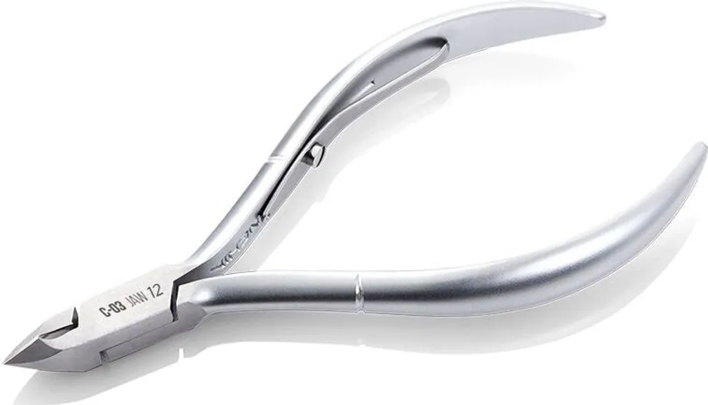 Pince à cuticules Nghia C-03 : Outil de Précision pour Soin des Ongles