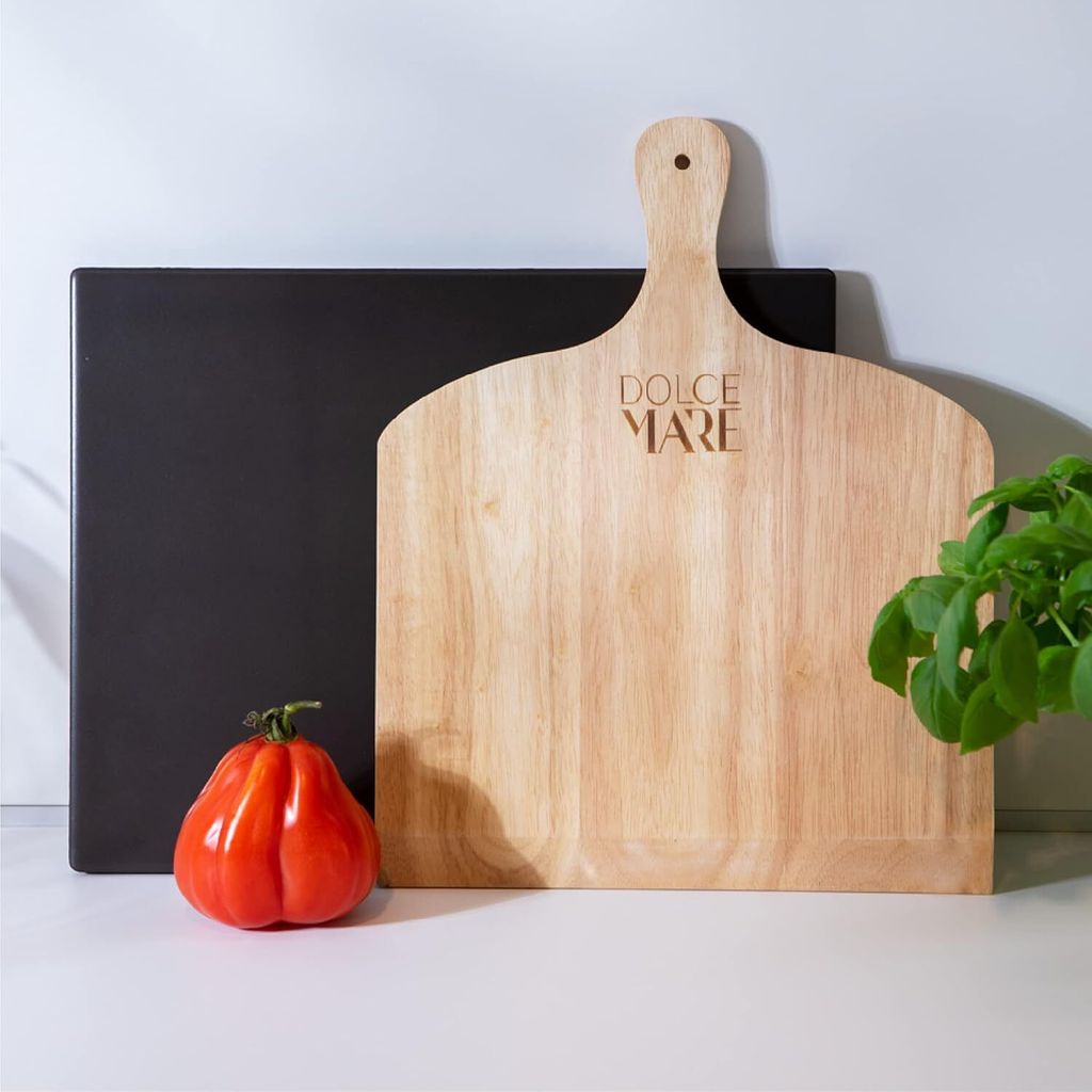 DOLCE MARE Pizzastein schwarz Inkl. Holz-Pizzaschieber - Pizza Stein aus hochwertigem Cordierit für Backofen & Grill