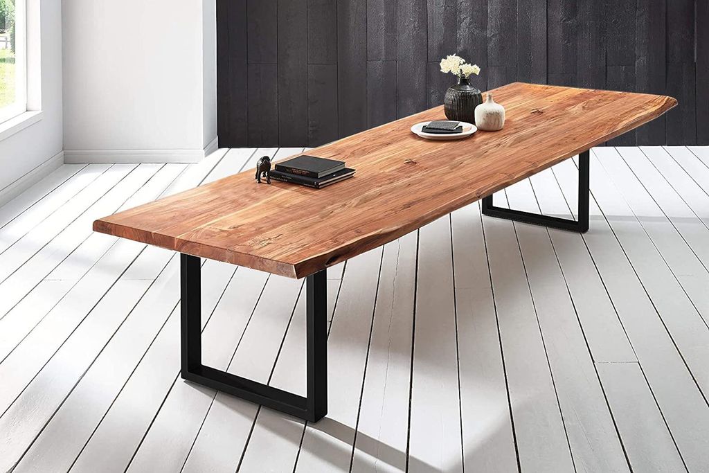 XL-Esstisch 300x120 cm Bob, Akazienholz naturfarben & massiv, Baumkantentisch mit U-Gestell aus Metall Schwarz, echte Baumkante, Platte 50mm