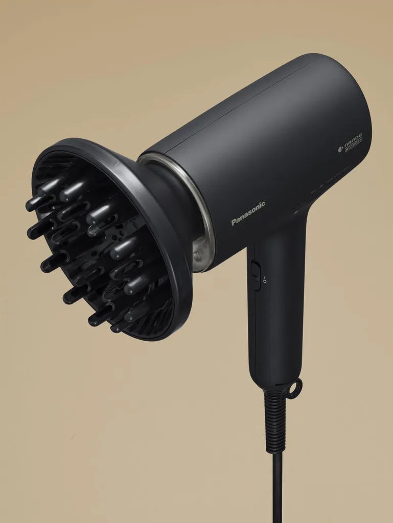 Sèche-cheveux Panasonic EAH-NA0J pour brushing et soin hydratant