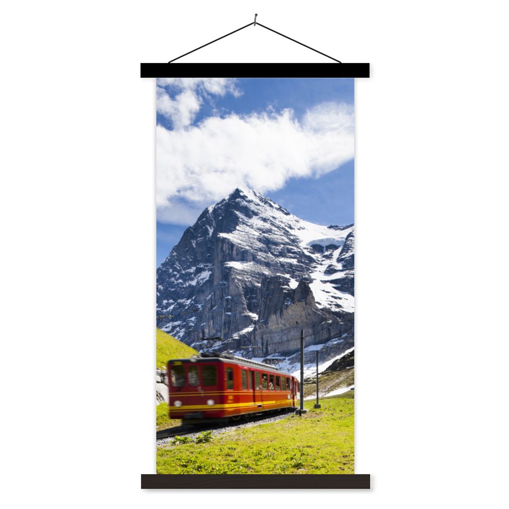 MuchoWow Textilposter Ein roter Zug mit Bergen im Hintergrund 90x180 cm mit schwarzem Rahmen - Dekoration Wohnzimmer