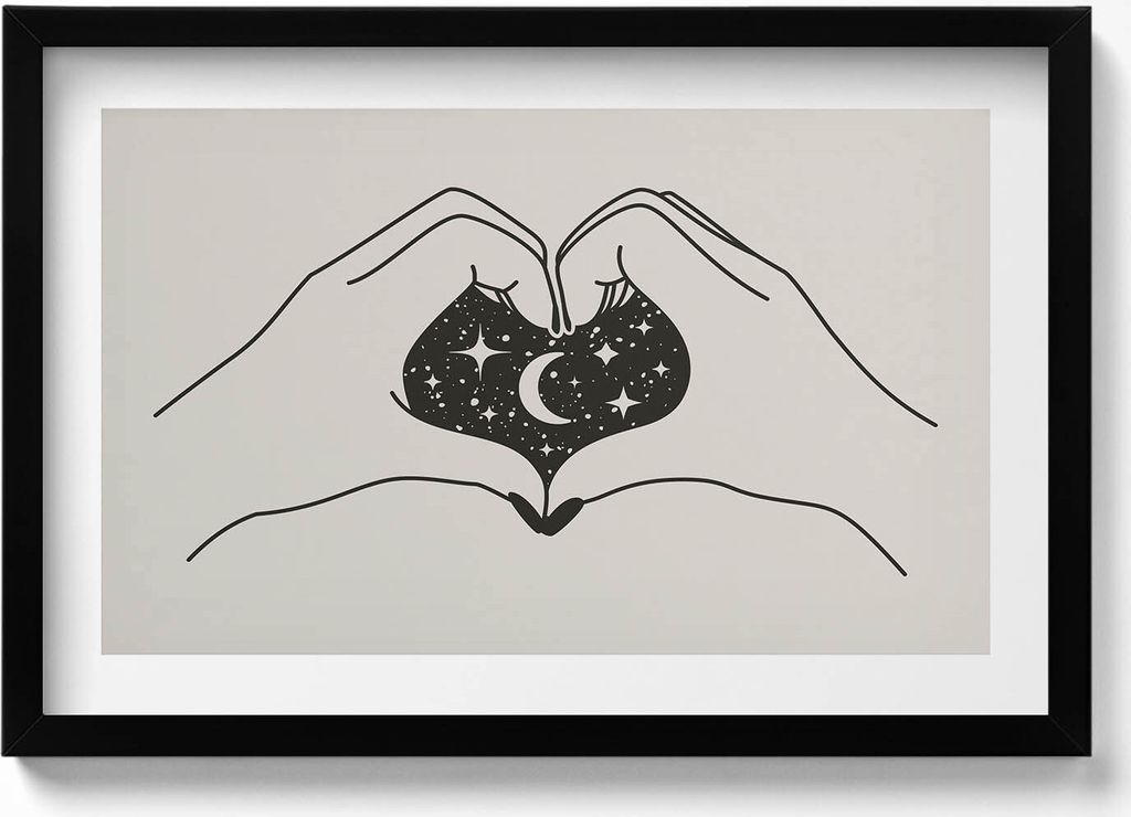 Hand Herz und Kosmos - Illustration– Wandbild mit Rahmen – Gerahmtes Bild – Wanddekoration – 60x40 cm – Schwarz Rahmen