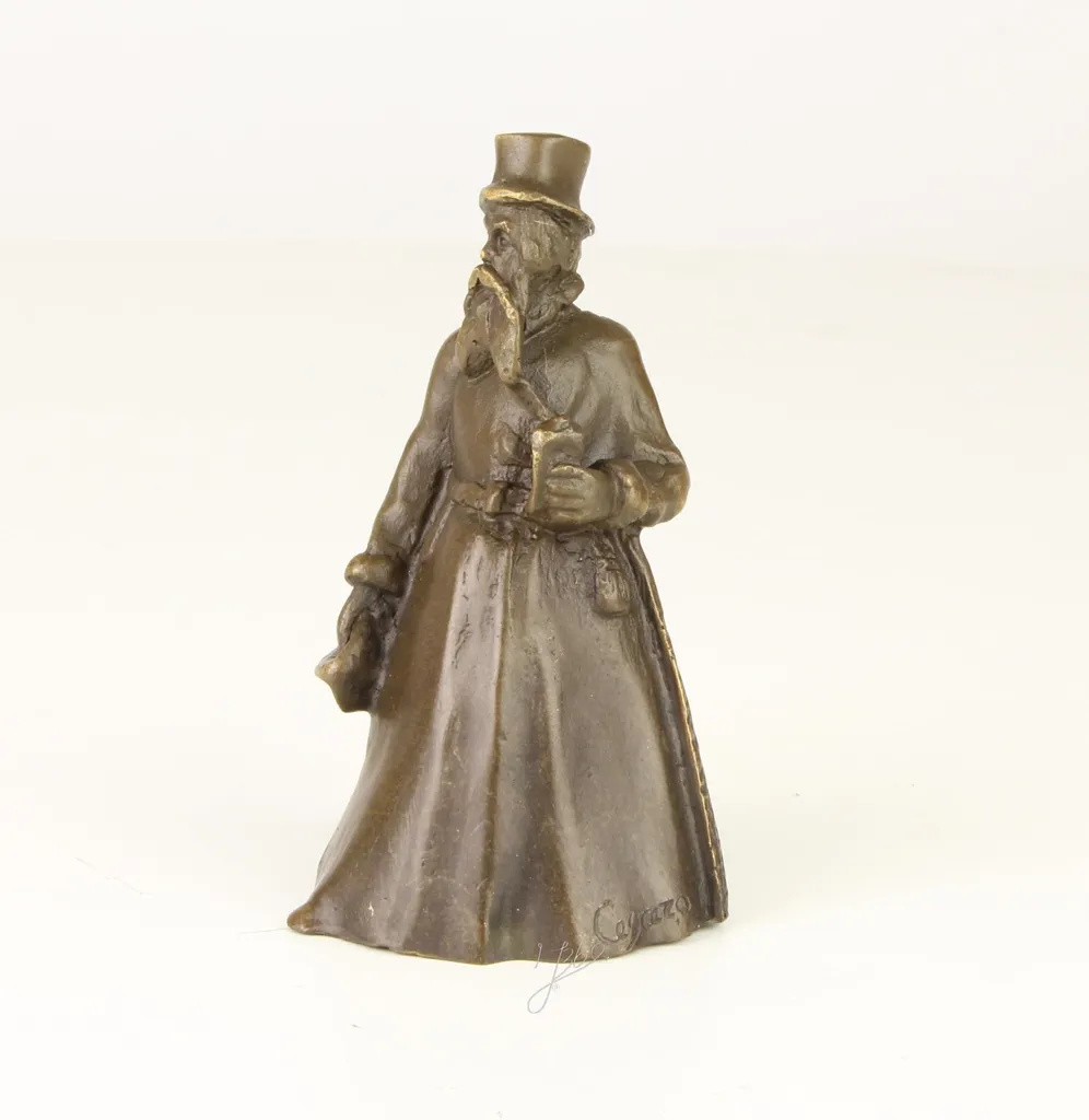 Sonnette de table décorative statue Gentleman en bronze massif brossé