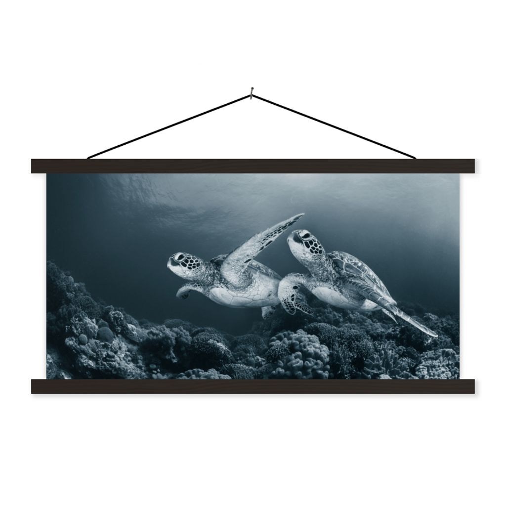 MuchoWow Textilposter Schildkröte - Meerestiere - Schwarz und weiß - Wilde Tiere 150x75 cm mit schwarzem Rahmen - Posterleiste