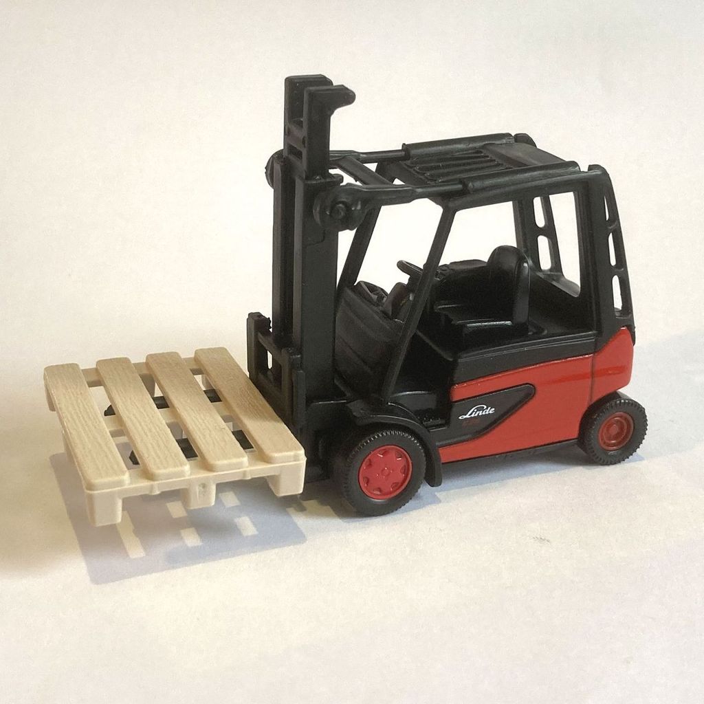 Siku vorkheftruck, model rood; 1311 Productafbeelding 