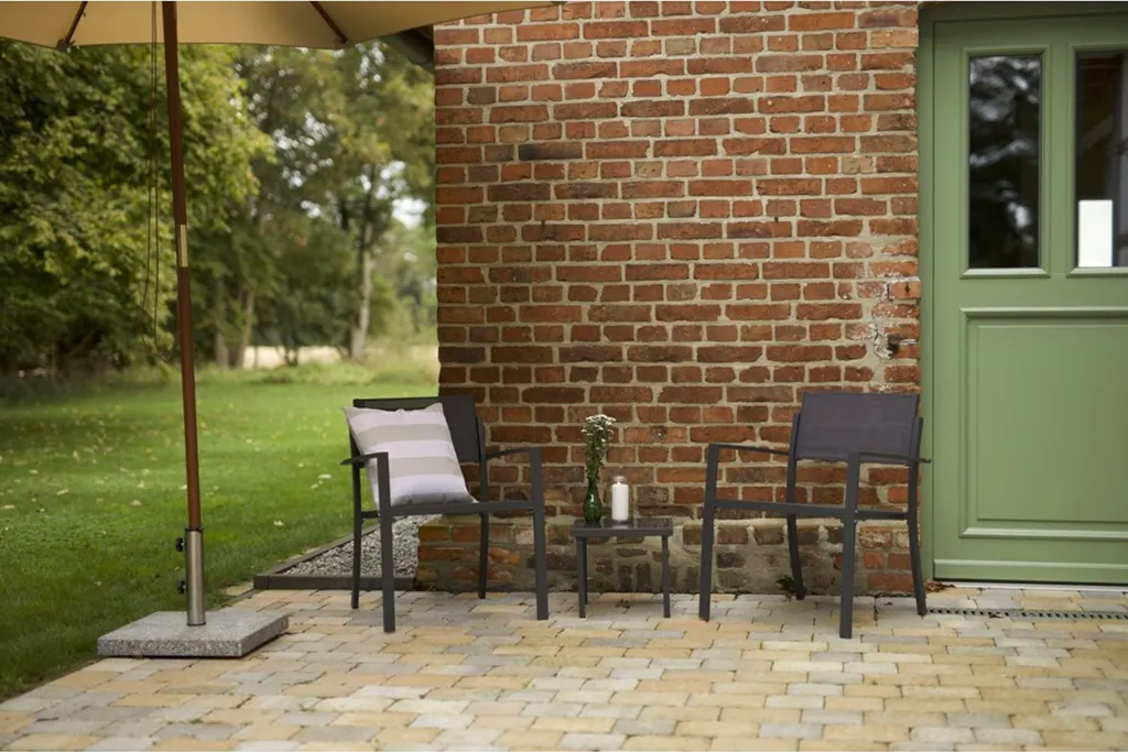 Ensemble table et chaises de jardin pour petit balcon et terrasse