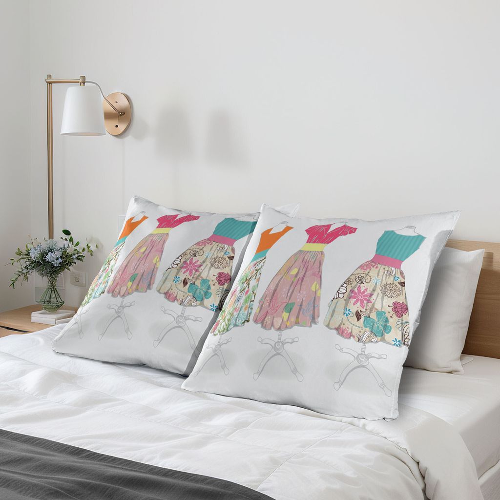 ABAKUHAUS Weinlese-Frau Kissenbezug Packung mit 2, "Vintage 1950 Stil Sommer Mode Frauen Kleider auf Mannequins ausgestellt", Dekorativer Gedruckte...