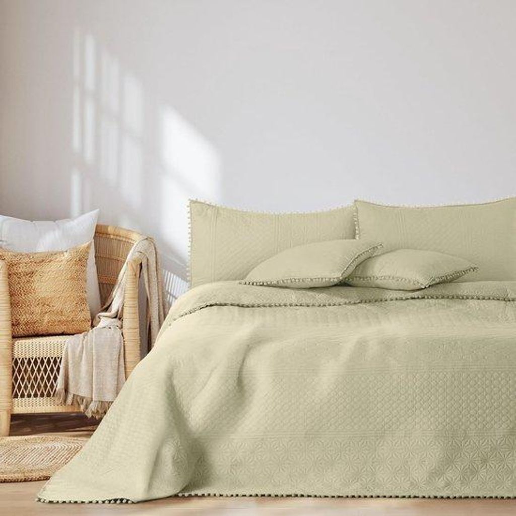Famanu Sprei 240x260 cm beige mit Pompons - doppelseitig mit ultraschallgenähten Nähten