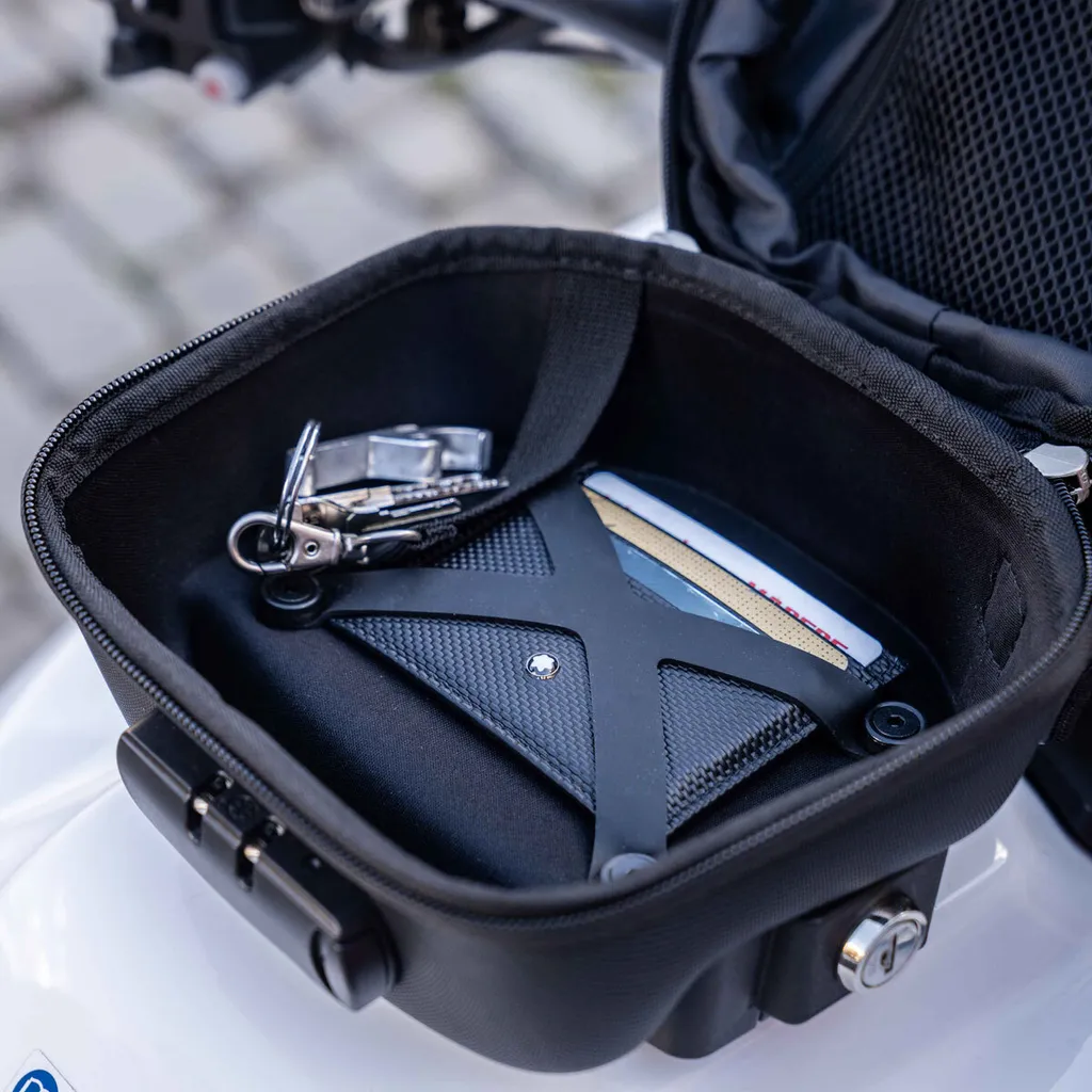 Borsa Serbatoio SHAD E03CL PRO: Click System e Sicurezza Totale - 12