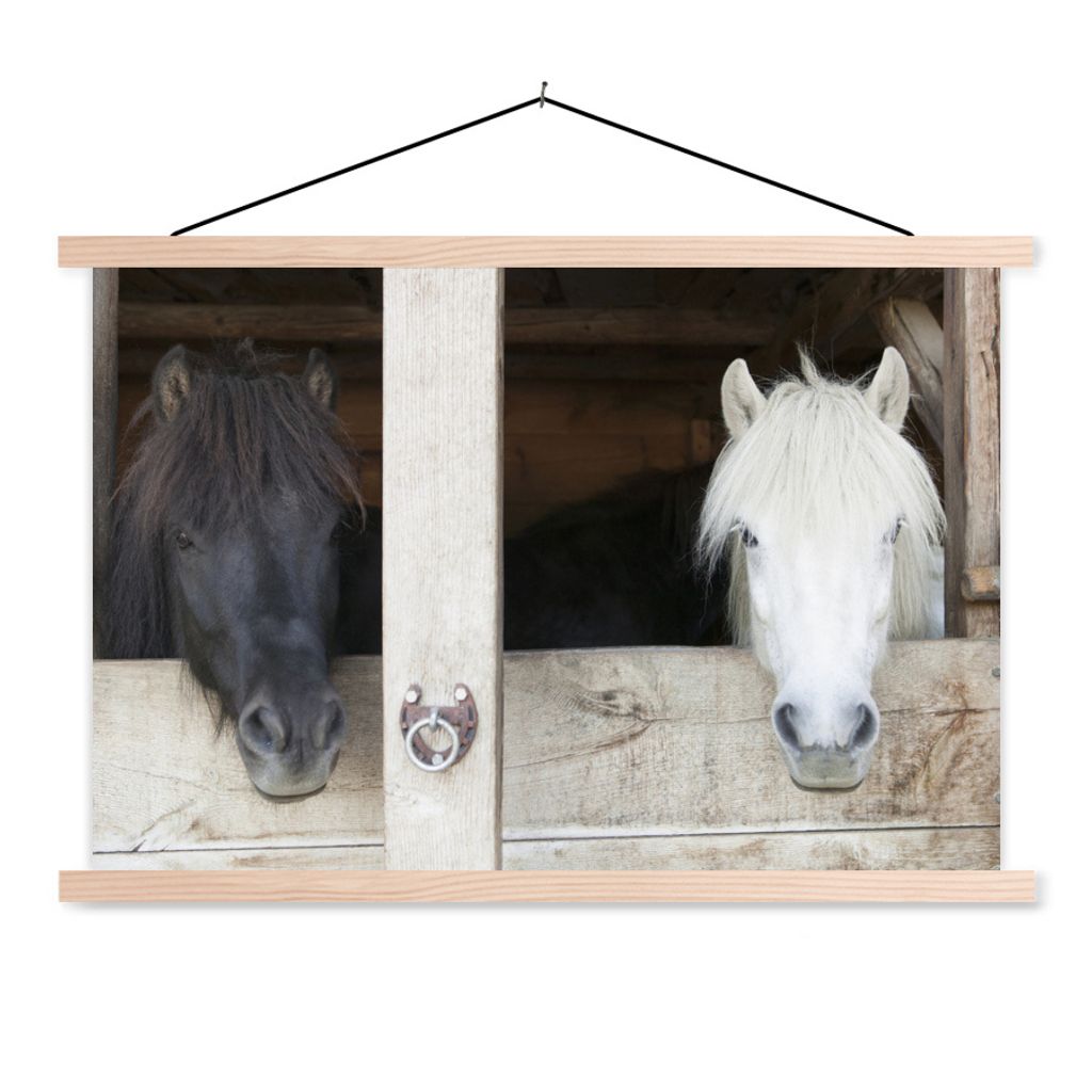 MuchoWow Textilposter Pferde - Pferdestall - Regale 60x40 cm mit holzfarbenen Rahmen - Bilder