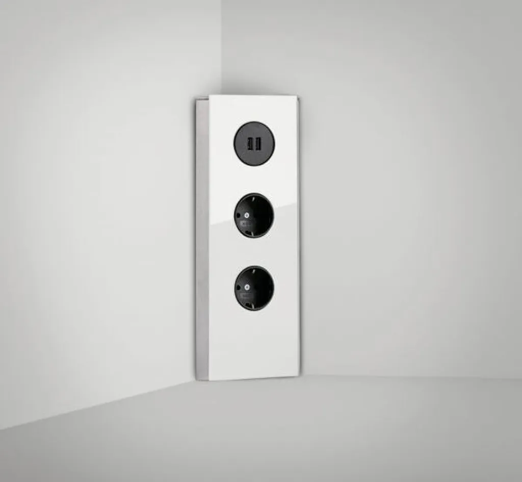 Prise de cuisine d'angle USB verre blanc : rechargez vos appareils facilement
