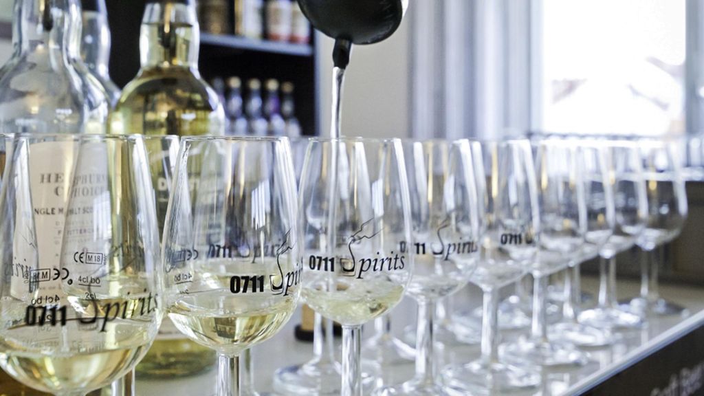 Jochen Schweizer Whisky Tasting Düsseldorf (8 High End Sorten); Erlebnis verschenken oder selbst erleben; Gutschein gültig für 1 Person Gruppen...