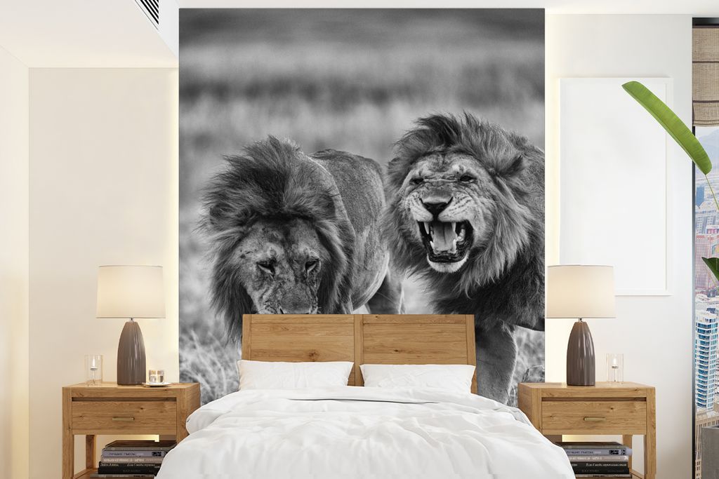 MuchoWow Fototapete für Wohnzimmer oder Schlafzimmer Wandtapete Vinyl Motivtapete Löwen - Schwarz - Weiß - Jagen - 190x260 cm - Papiertapete