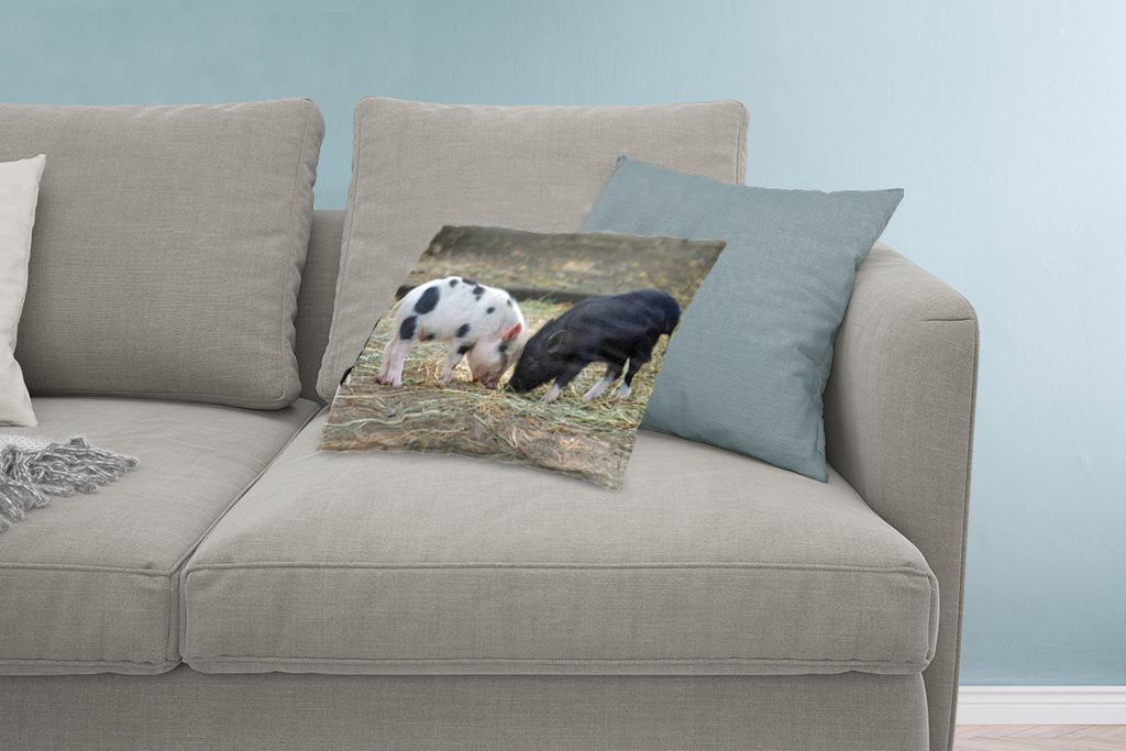 MuchoWow Zierkissen Sofakissen Wohnzimmer Dekokissen 60x40 cm Schweine - Ferkel - Stroh - Kopfkissen - Polster mit Foto