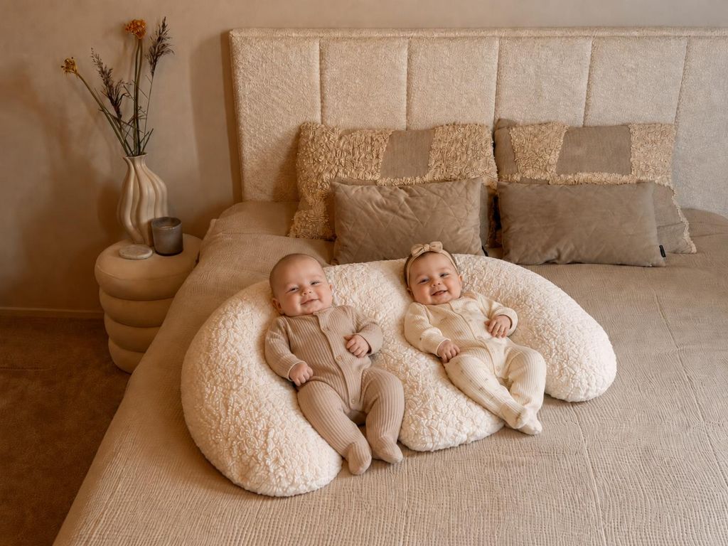 Zwillingskissen Teddy Maße: 95 × 65 cm Produktbild  KI-generiertes Bild