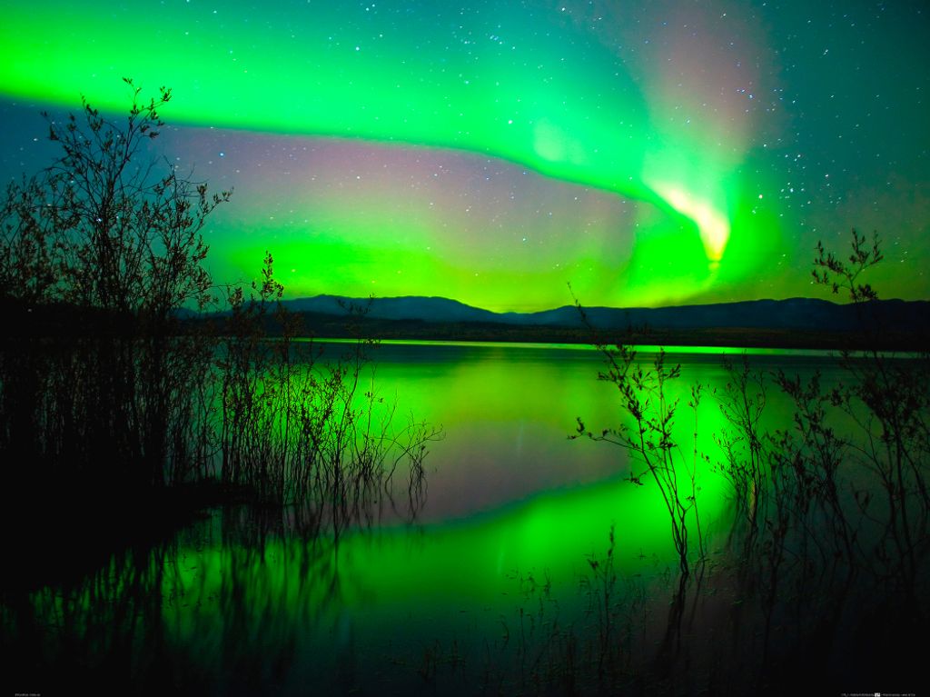 Polarlichter Kunstdruck Bild - Polarlicht Spiegelt Sich Im See (60 x 80 cm)