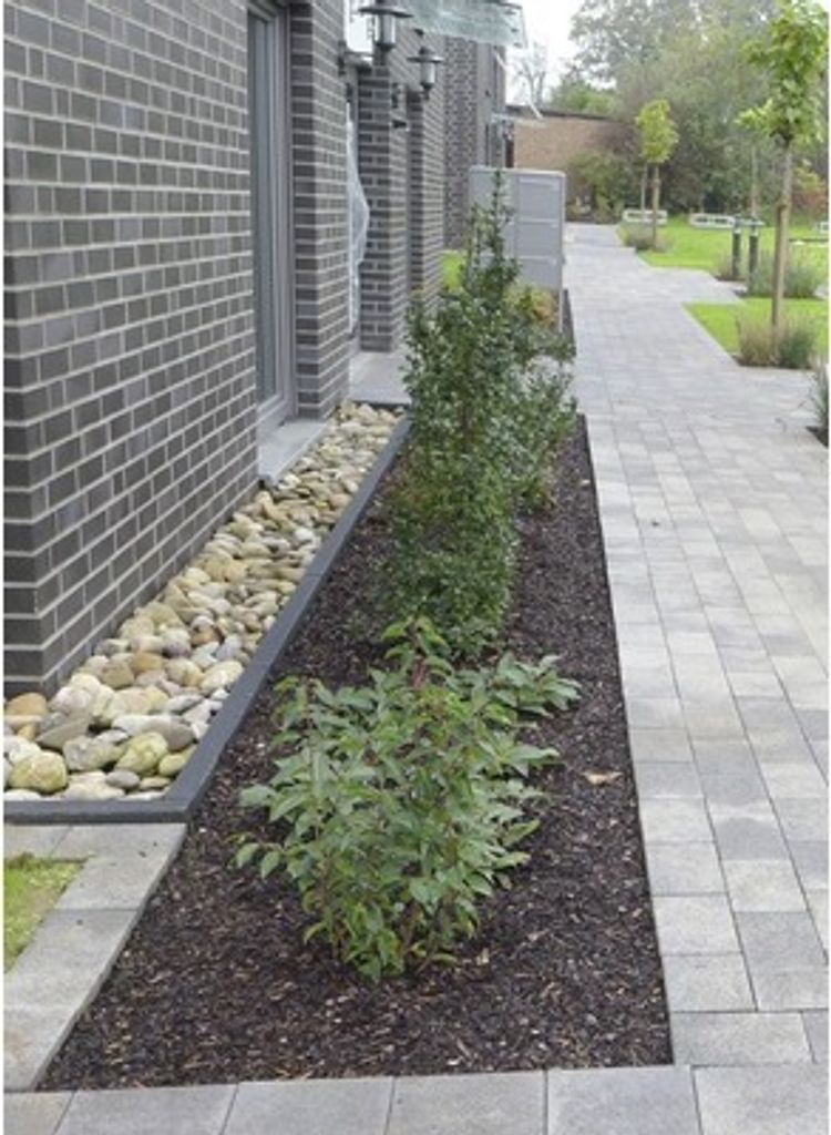 Beton Rasenbordstein anthrazit einseitig gefast 100 cm x 6 cm x 20 cm