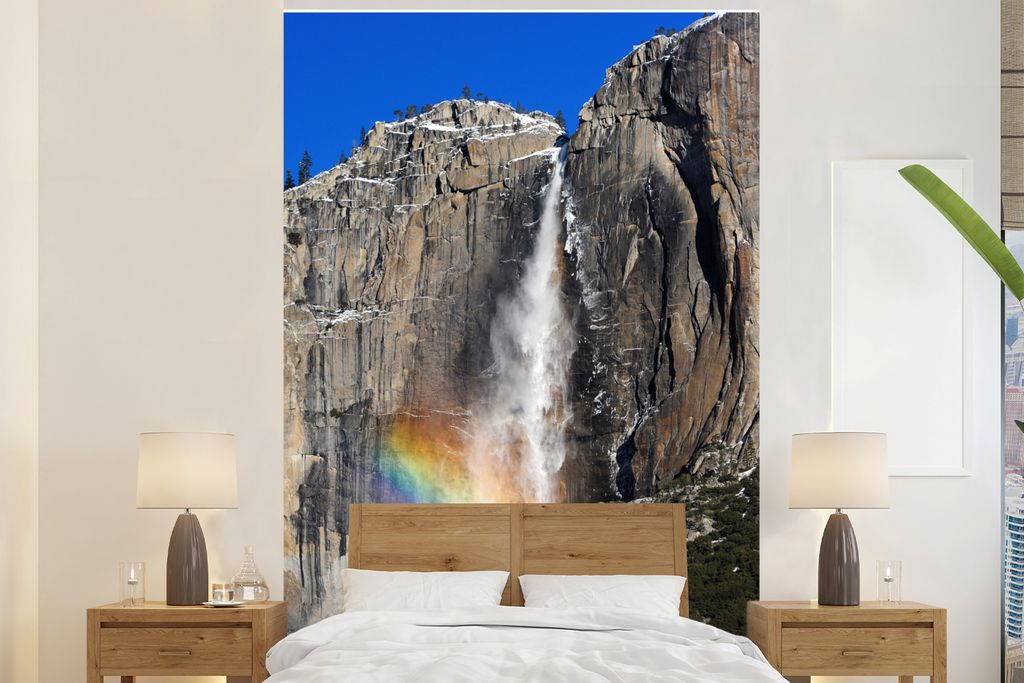 MuchoWow Fototapete für Wohnzimmer oder Schlafzimmer Wandtapete Vinyl Motivtapete Ein Wasserfall mit Schnee und einem Regenbogen im Yosemite Nat...