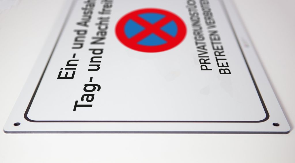 Ein- und Ausfahrt freihalten - betreten verboten - Schild - 4 mm Alu Verbundplatte (60 x 40 cm Bohrloch 4 x)