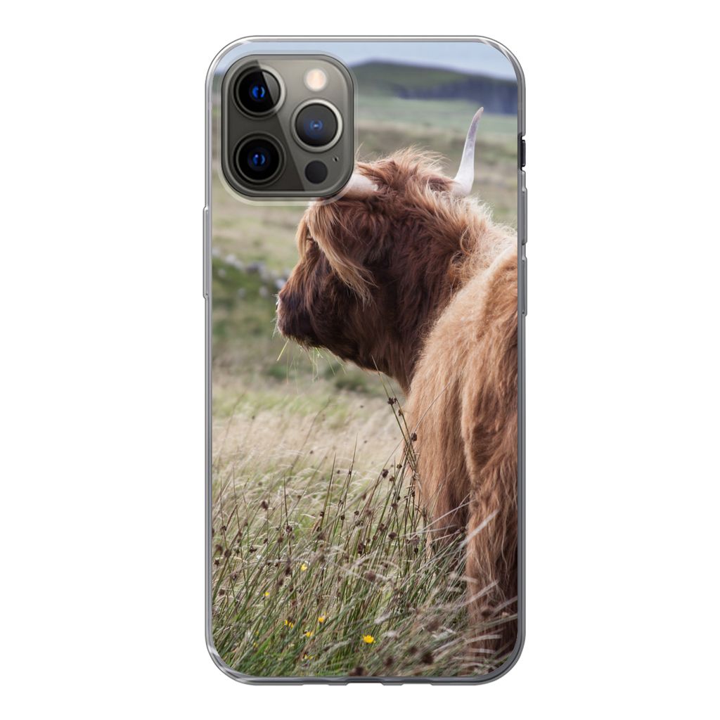 MuchoWow Handyhülle Schutzhülle Hülle für iPhone 13 Pro Schottische Highlander - Natur - Meer Silikon Softcase Handy Hülle - Handy-Tasche