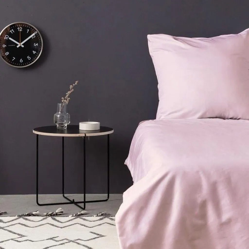 Housse de couette en satin rose 240x220 : finissez-en avec les draps rudes