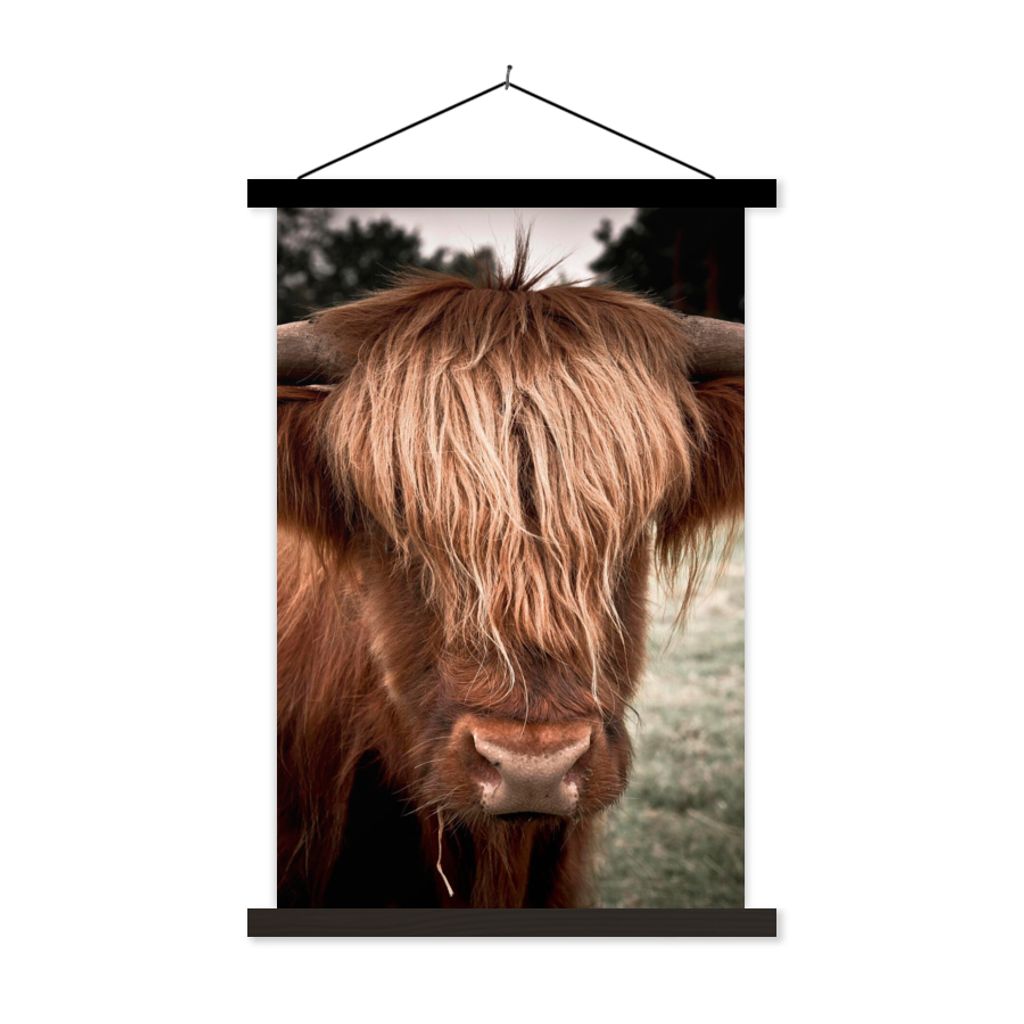 MuchoWow Textilposter Schottischer Highlander - Baum - Gras 120x180 cm mit schwarzem Rahmen - Fotos