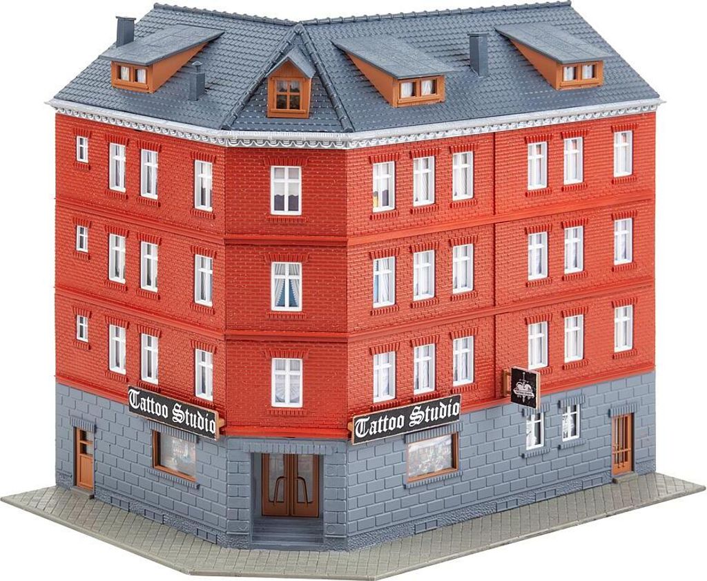 Faller H0 130138 Stadteckhaus mit Tattoostudio Stadthaus Eckhaus Bausatz 1:87