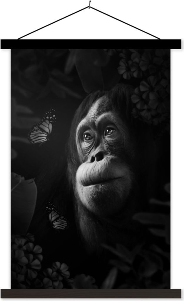 MuchoWow Textilposter Affe schaut sich Schmetterlinge im Dschungel an - schwarz und weiß 40x60 cm mit schwarzem Rahmen - Wanddekorationen