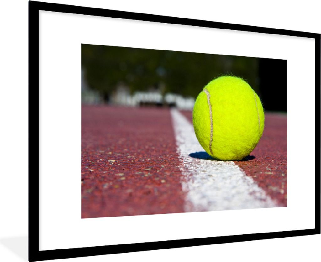 MuchoWow Gerahmtes Poster Tennisball auf dem Tennisplatz 90x60 cm - Poster mit Schwarzem Bilderrahmen Wandposter Rahmen Foto Bilder - Wanddekorat...