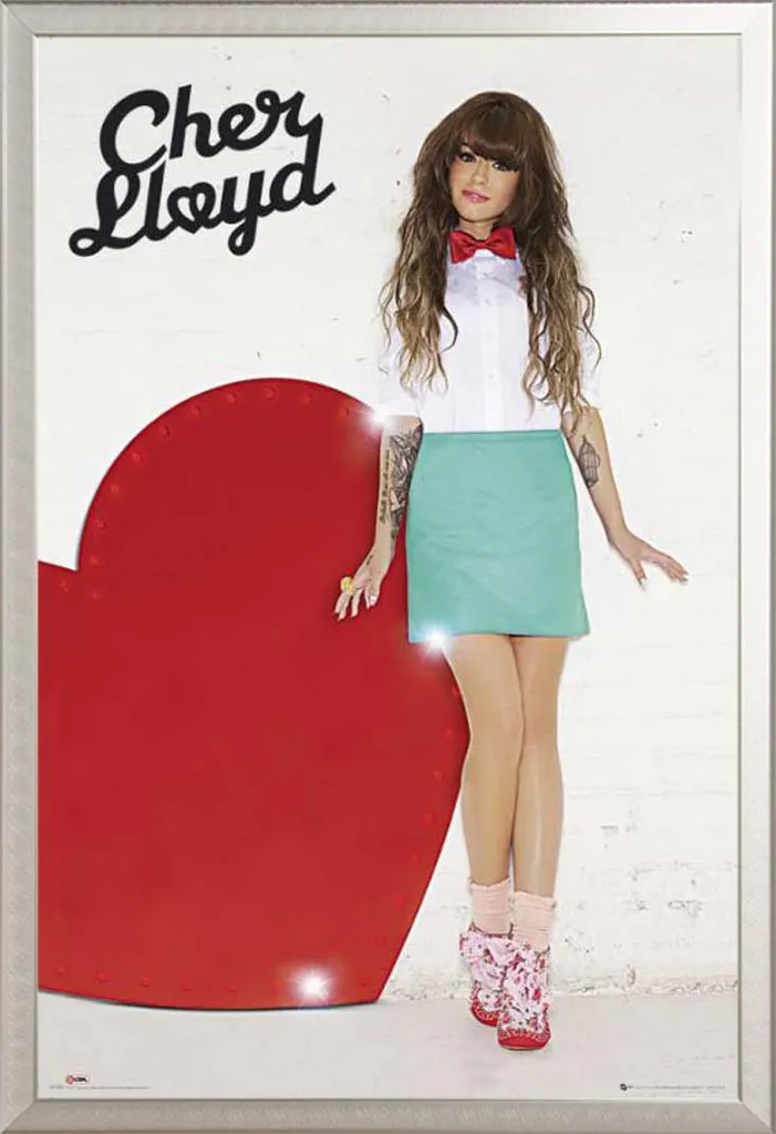 Poster Cher Lloyd Cœur avec Cadre Shinsuke Maxi Aluminium Argenté 61x91