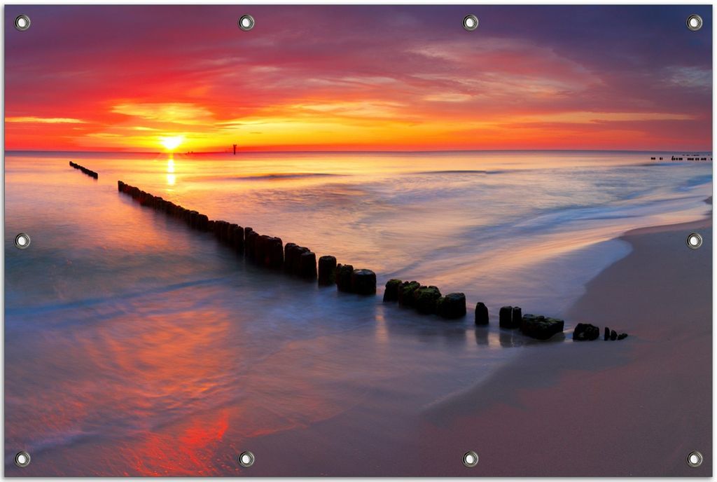 Wallario Outdoor-Poster für Garten oder Balkon, Motiv Farbenspiel im Himmel - Sonnenuntergang am Strand, in ca. 80 x 120 cm