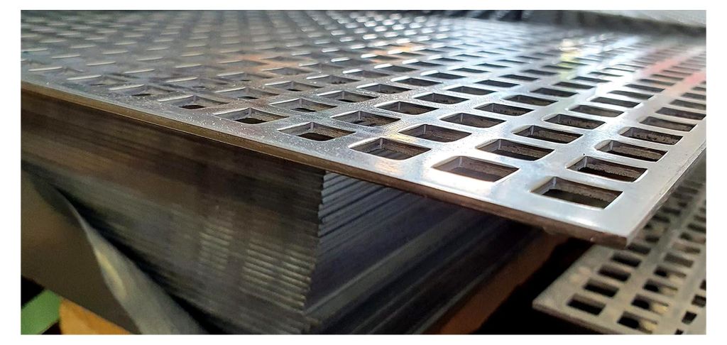 2mm verzinktes Stahl-Lochblech Qg10-15, Länge 1000mm (25x1000)