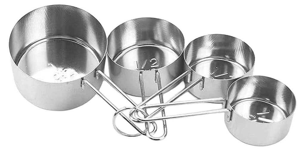 Messbecher- und Messlöffel-Set aus Edelstahl mit ergonomischen Griffen, spülmaschinenfest, ideal zum Kochen und Backen.