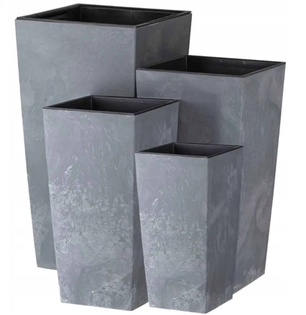 Éviter la stagnation de l'eau avec ce set de 4 bacs à fleurs graphite