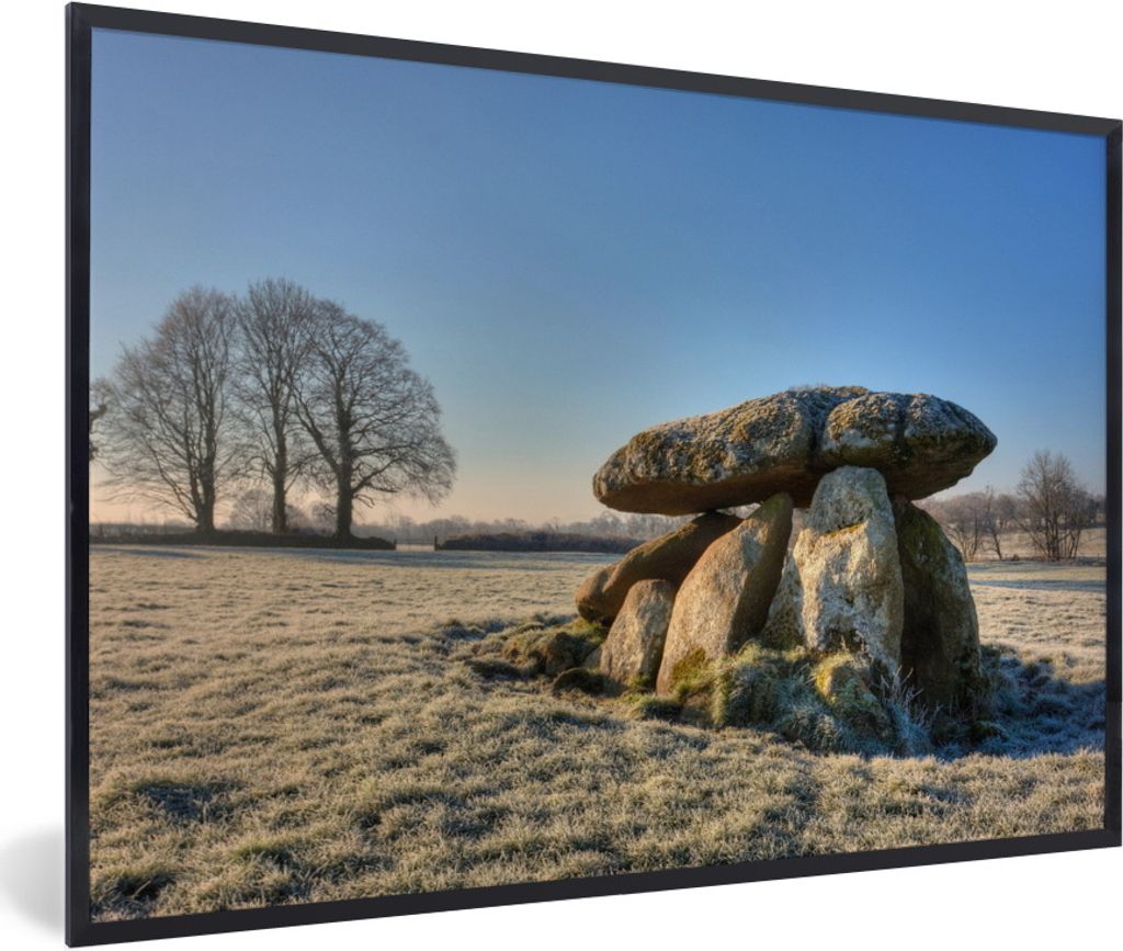 MuchoWow Gerahmtes Poster Ein alter Dolmen in Irland 90x60 cm - Poster mit Schwarzem Bilderrahmen Wandposter Rahmen Foto Bilder - Fotorahmen - Fo...