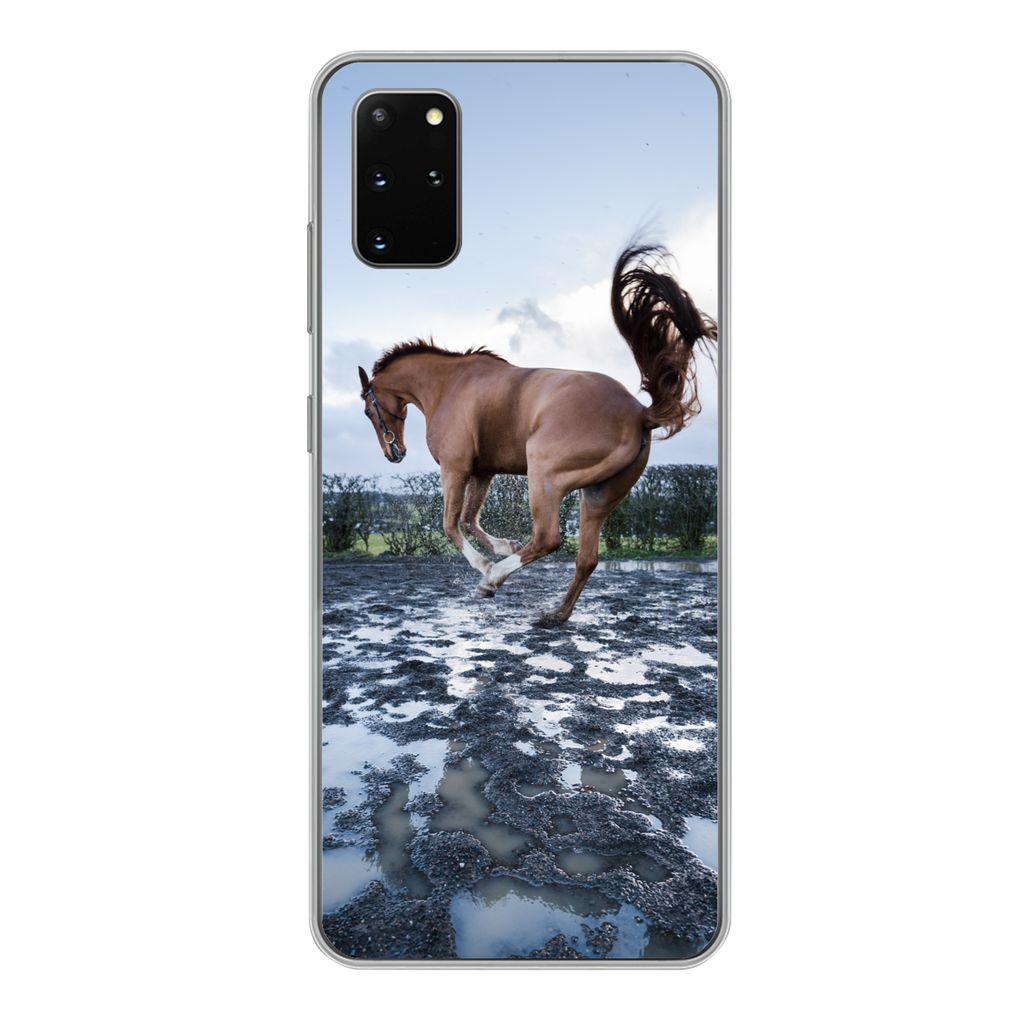 MuchoWow Handyhülle Schutzhülle Hülle für Samsung Galaxy S20 Plus Ein bockendes Pferd in den Pfützen Silikon Softcase Handy Hülle - Hartschale