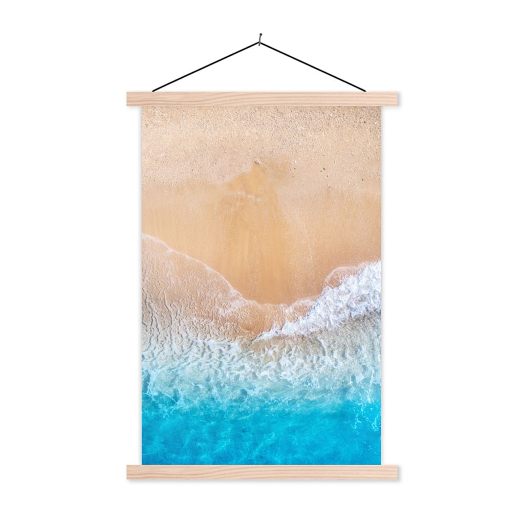 MuchoWow Textilposter Strand - Meer - Sand - Sommer - Blau - Wellen 60x90 cm mit holzfarbenen Rahmen - Textil