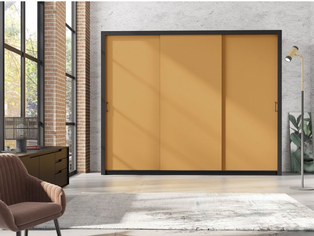 Kleiderschrank 255 cm mit Schiebetüren HAYWARD - karamellbraun / schwarze Griffe